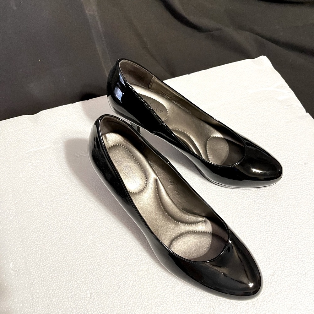 Kelly & Katie Patent leather pump- size 9